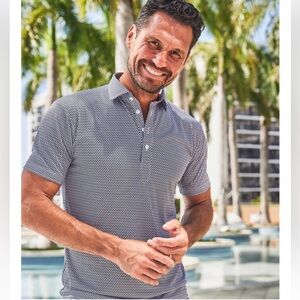 NWT! Collars & Co Semi-Spread Collar Polo
Vantage Black. Men’s medium